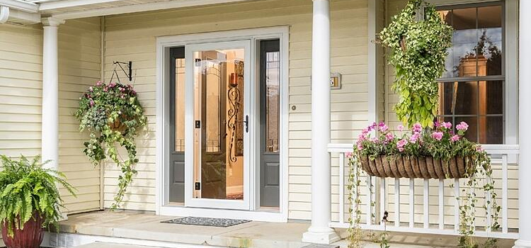 screen door installation in Saint Leonard