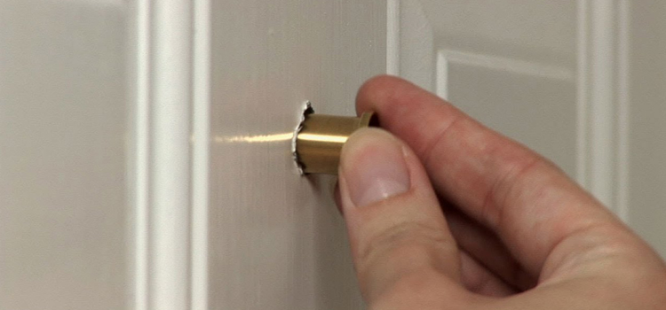 peephole door repair in Saint Leonard